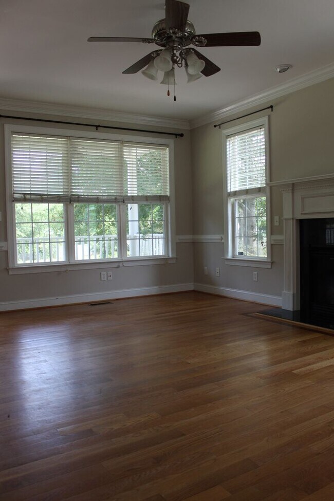 Building Photo - 113 Red Field Pl
