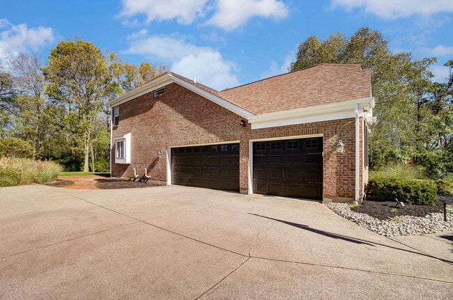 Building Photo - 1900 Coachtrail Dr