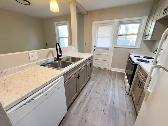 Building Photo - Great 3 Bedroom Rental Home Available