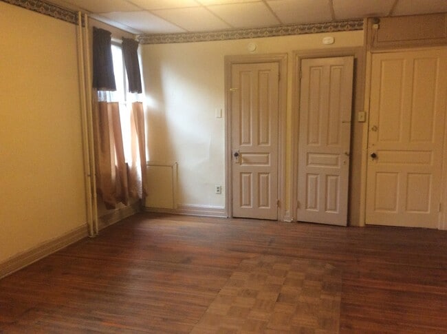 Building Photo - 303 E King St