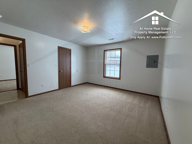 Building Photo - Gates Boulevard 2629–2631 Duplex