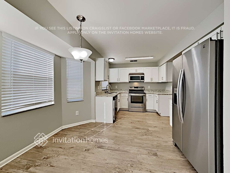 Building Photo - 425 Lagoon Dr