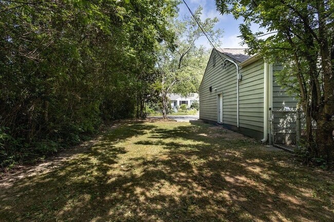 Building Photo - CUTE House in North Brainerd