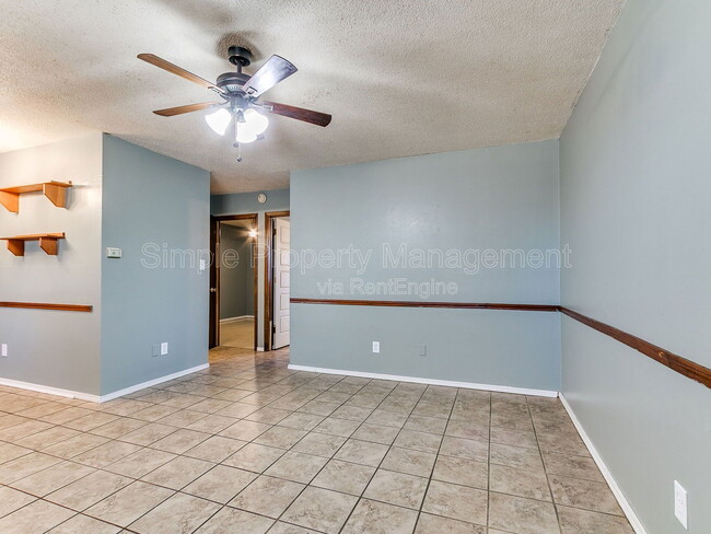 Building Photo - 2205 Donna Dr