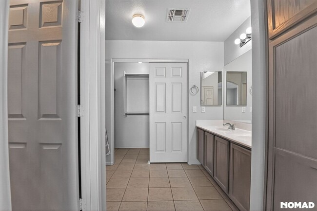 Building Photo - 22066 W Solano Dr