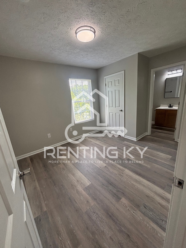 Building Photo - Newly Renovated 3-Bed, 1.5-Bath Townhome with Garage!