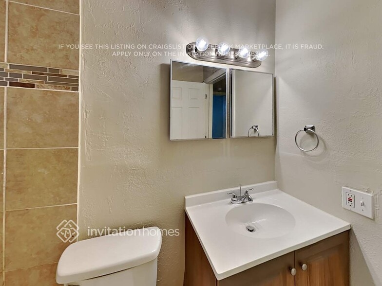 Building Photo - 1071 Nolan Dr S