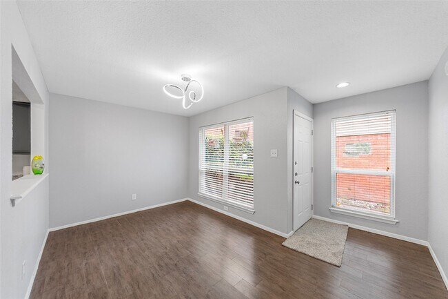 Building Photo - 6738 Eastridge Dr