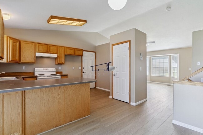 Building Photo - Updated Roy Utah 5 Bedroom 2 Bathroom Home!!