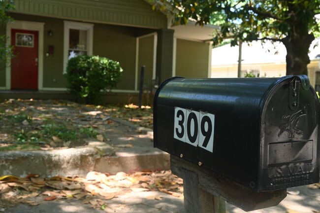 Building Photo - 309 Dargan Pl SW