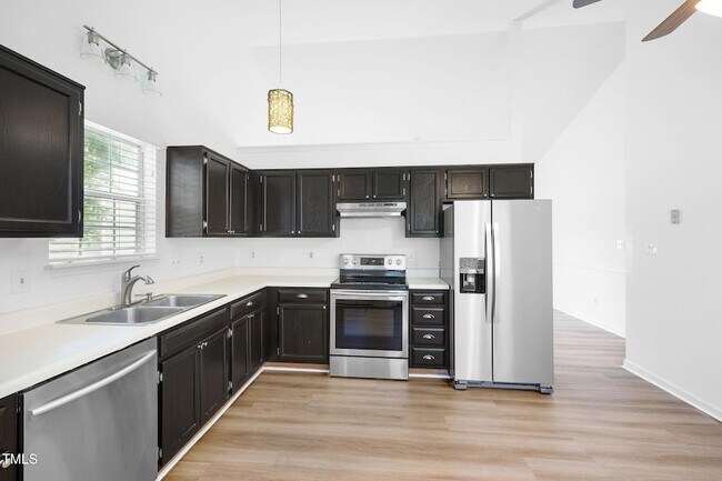 Building Photo - 409 Vista Springs Cir