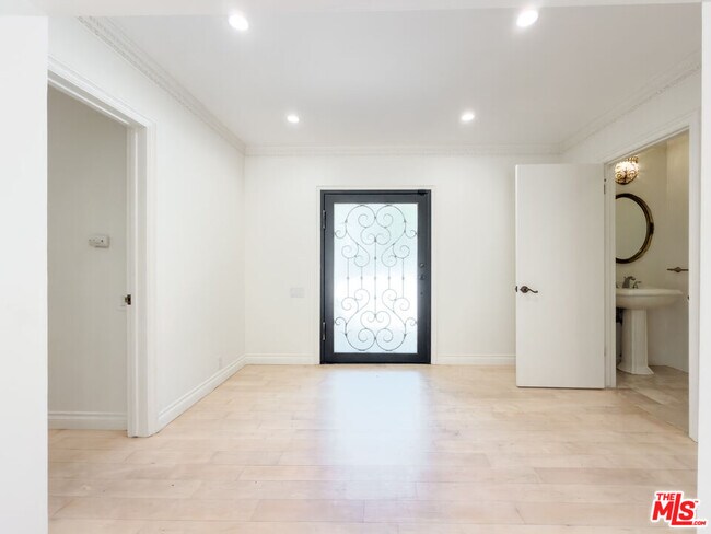 Building Photo - 1094 Garden Ln