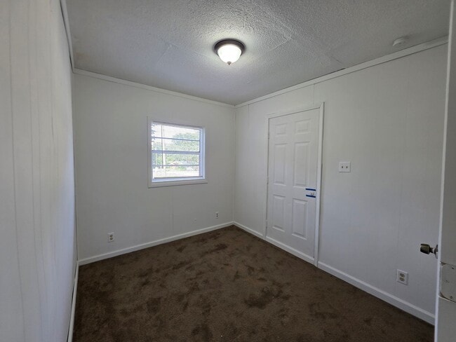 Building Photo - Cute 2BR/1BA House on Corner Lot