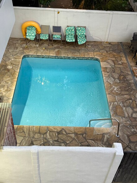 Building Photo - 2421 Ala Wai Blvd