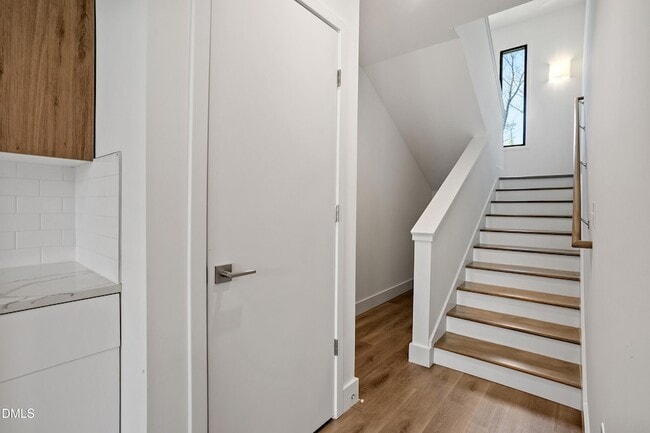 Building Photo - 2017 Jade St