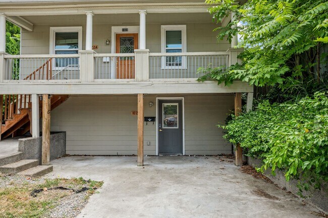 Building Photo - 1022 E 12th Ave