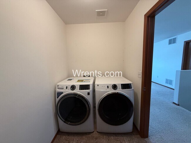 Building Photo - Adorable 3 Bed 2+ Bath in 5 Mile – Cherry Ln