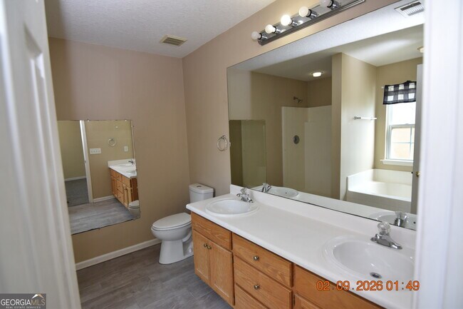 Building Photo - 348 Kristins Dr