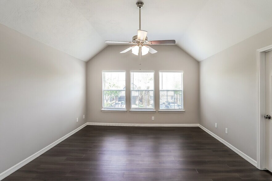 Building Photo - 8238 Fuqua Gardens Dr