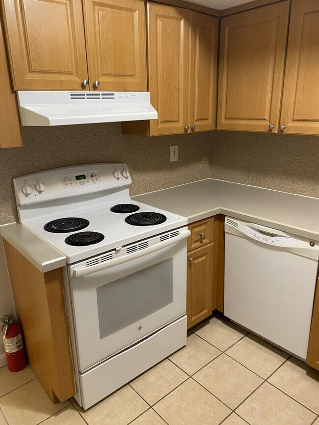 Building Photo - 201 Castlewood Dr