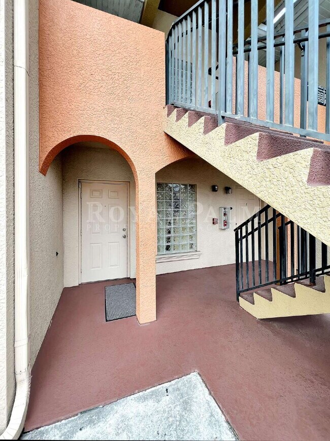 Building Photo - Your grocery bags will never complain about the commute — 2/2 on the first floor at Castilla Circ...