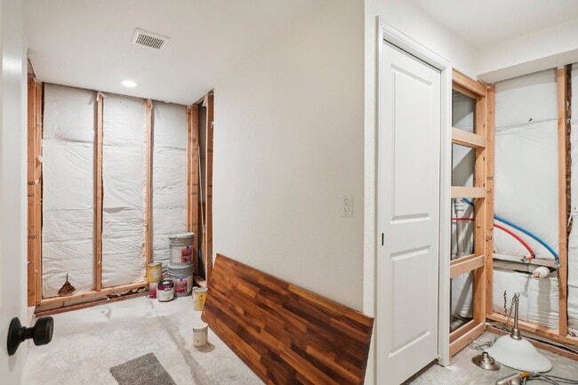 Building Photo - "Spacious 4-Bedroom Retreat with 2.5 Baths in Reunion!"