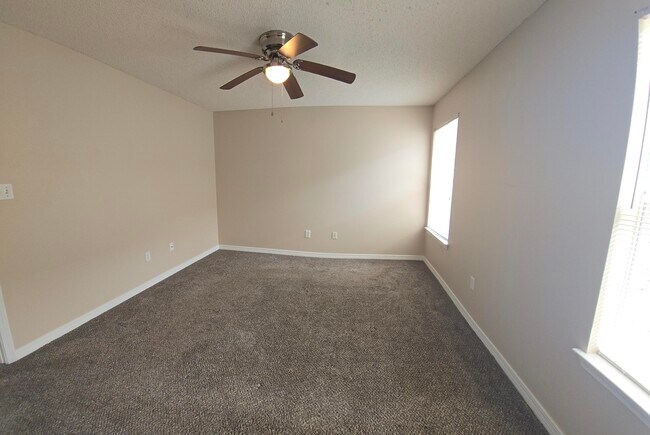 Building Photo - 7720 Lola Cir