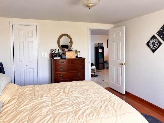 Building Photo - 12 9th St