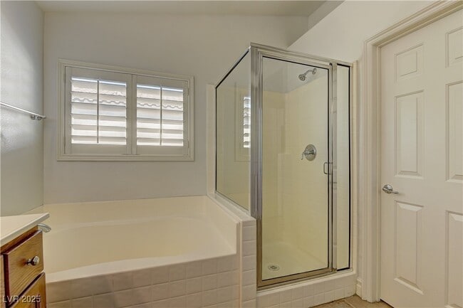 Building Photo - 236 Fairway Woods Dr
