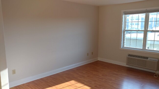 Building Photo - 12 Pratt St