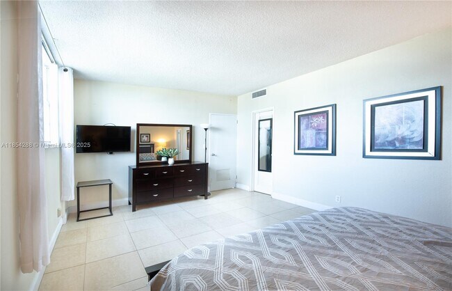 Building Photo - 3901 S Ocean Dr