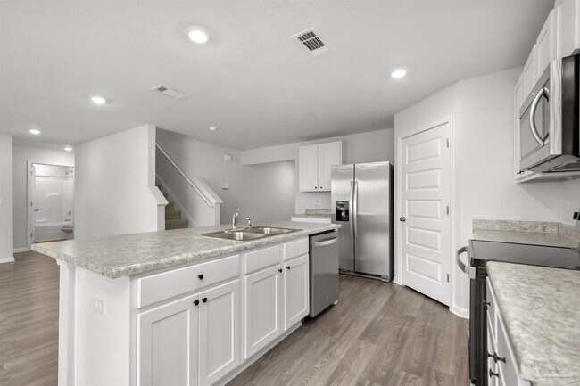 Building Photo - 5280 Peach Dr