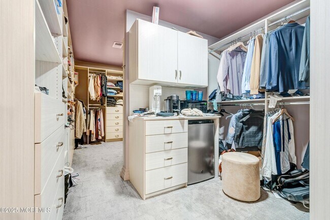 Building Photo - 450 Wells Ave