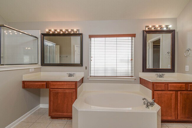 Building Photo - 13026 Echo Landing Dr