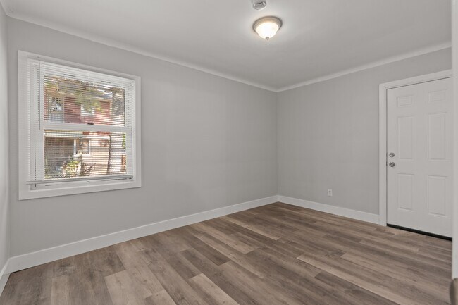 Building Photo - 12666 Cloverlawn Ave