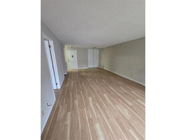 Building Photo - 135 Viking Dr E