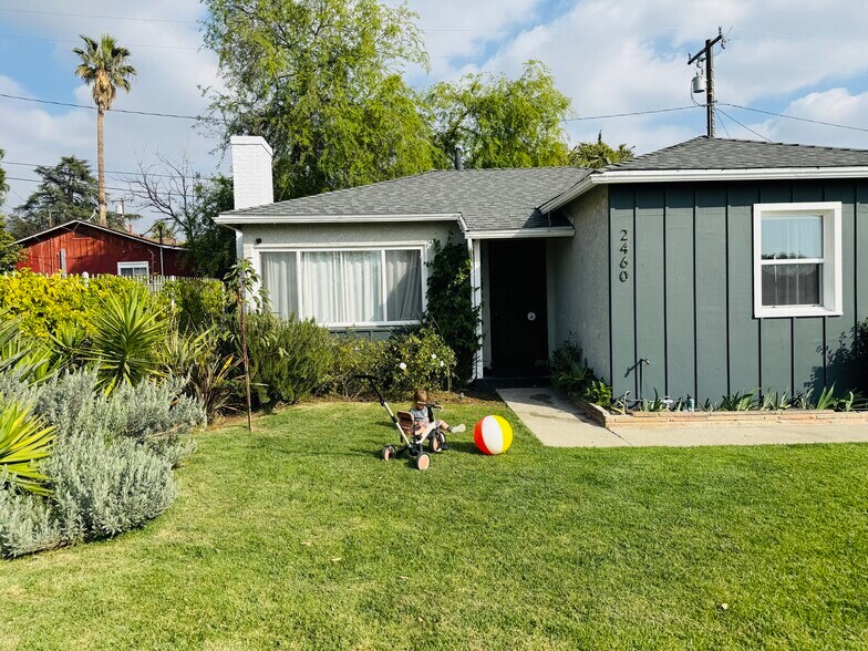 Building Photo - 2460 Glenrose Ave