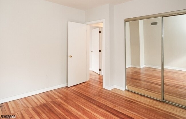 Building Photo - 24 Montague Pl