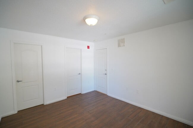 Building Photo - 3 Bed / 3 Bath Condo in Gated Community