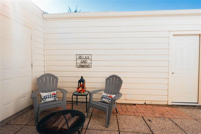 Building Photo - 1963 Shorewood Dr