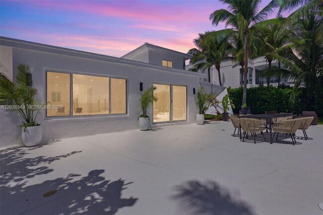 Building Photo - 1510 S Treasure Dr