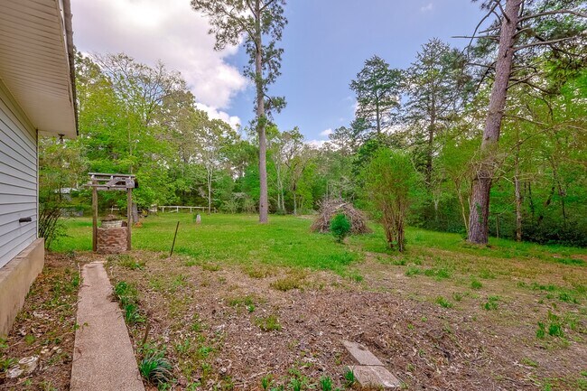 Building Photo - 8 Vick Rd