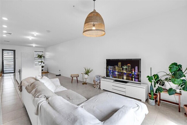 Building Photo - Northwest 104th Avenue, Doral, FL 33178 - 3 BR 2 BA condo