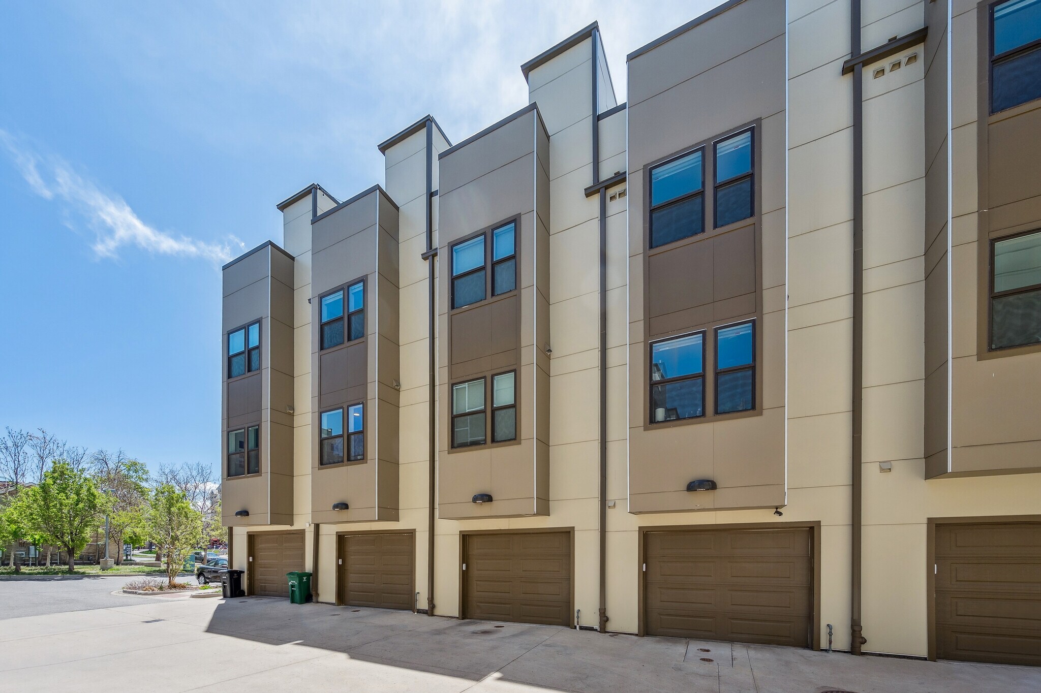 Building Photo - 385 22nd St