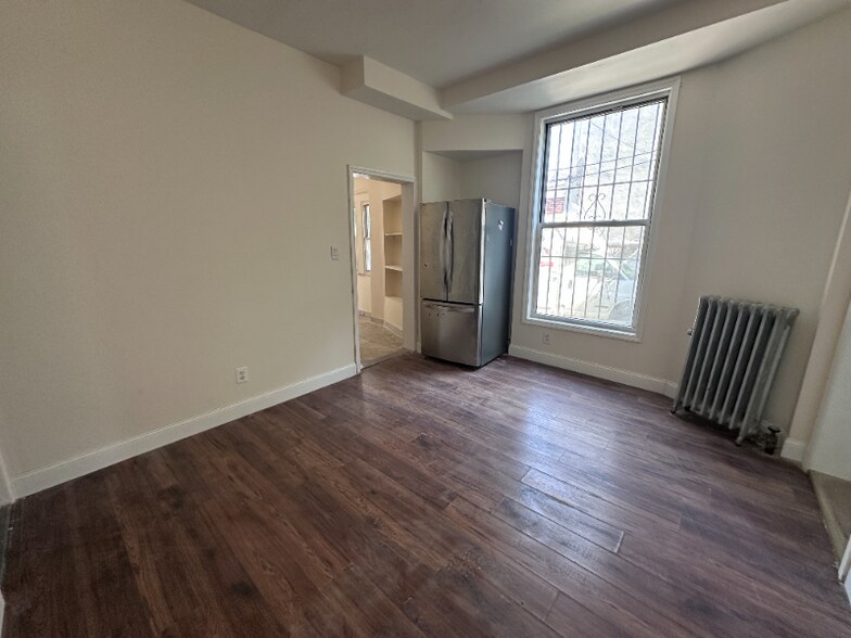 Building Photo - 2332 Aqueduct Ave