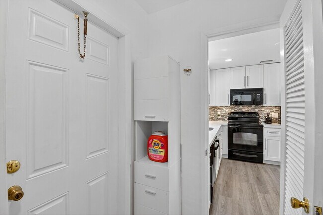 Building Photo - 554 NW 46th St