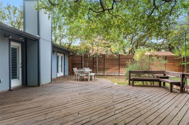 Building Photo - 1104 Durham Dr