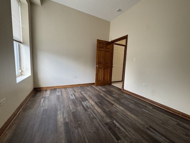 Building Photo - 3158 W Jackson Blvd