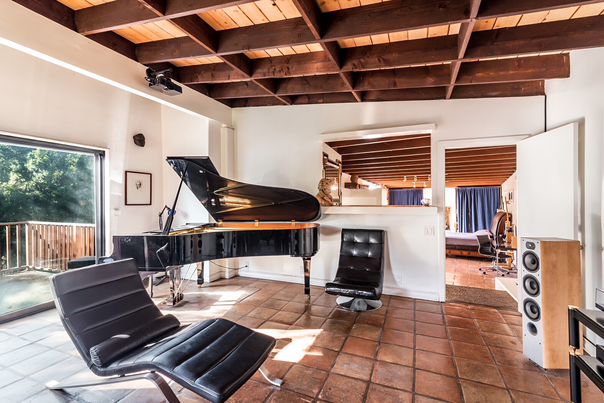 living room - 2366 Nichols Canyon Rd