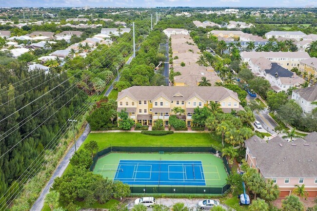 Building Photo - 356 W Thatch Palm Cir